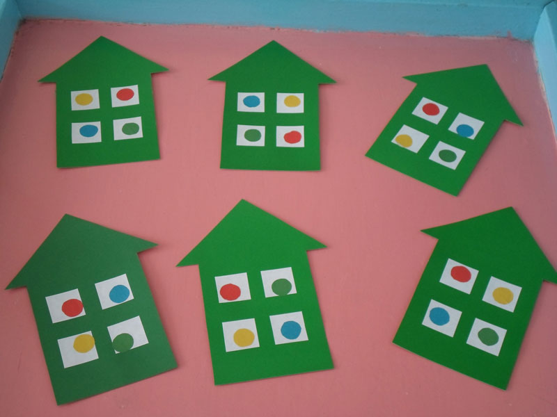 Аппликация цветной домик средняя группа. «Разноцветные огоньки в домиках» т.с. Комарова,. Аппликация разноцветные огоньки в домиках. Рисование дом младшая группа. Рисование домика в младшей группе.